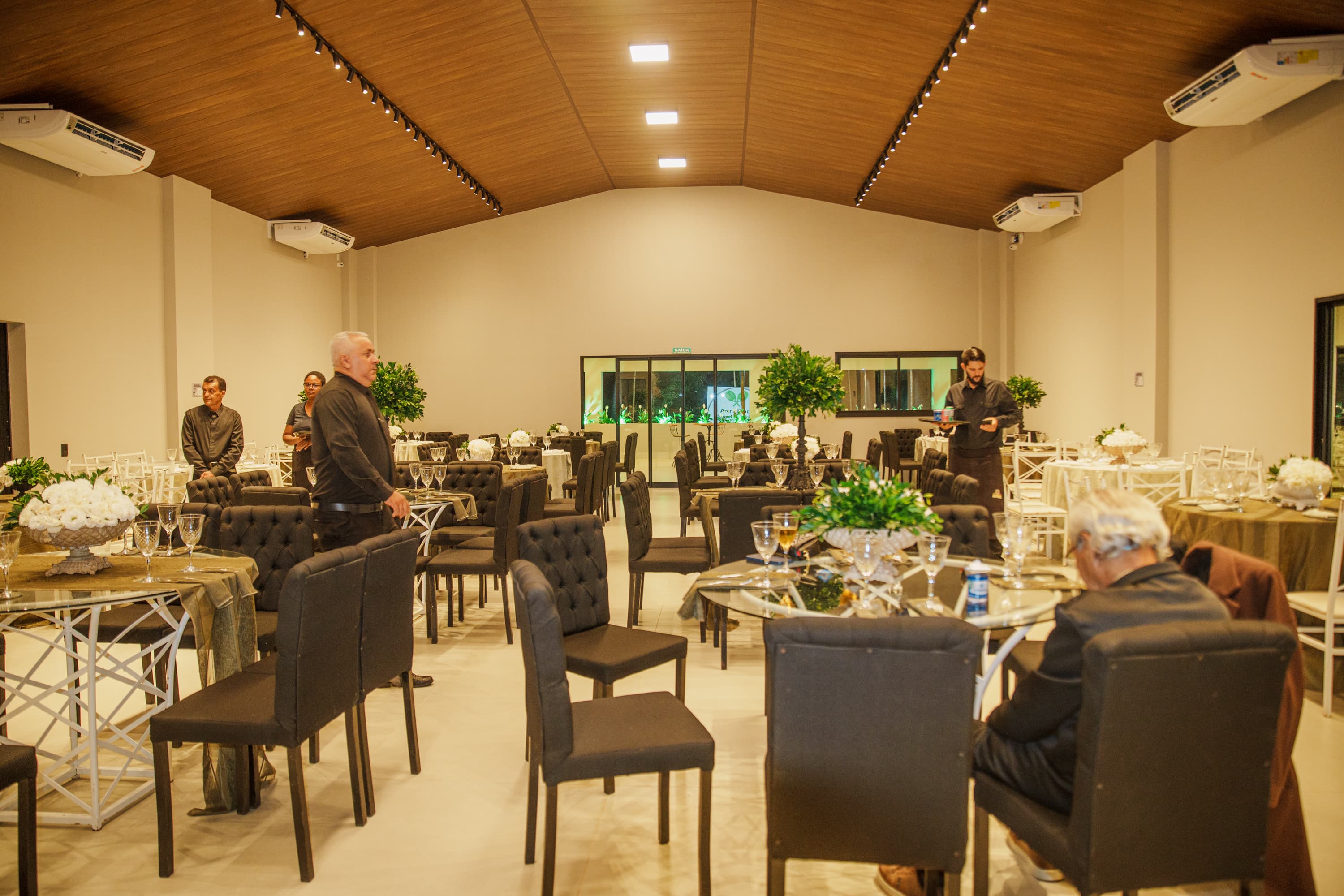 Salão de eventos decorado